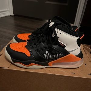 Air Jordan Mars 270 | Orange and Black | Slightly Used | Size 6.5 in Mens